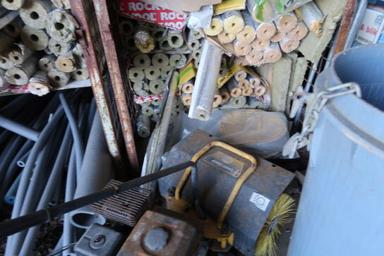 2 stk. opbevaringsbure med indhold