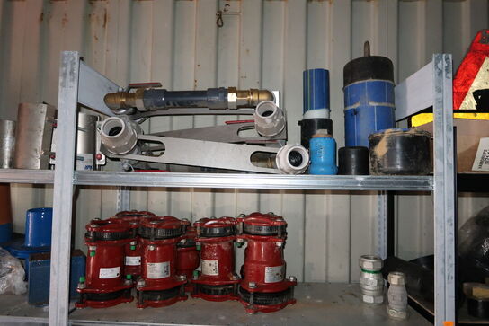 Lagerreoler med div. Varelager og reservedele