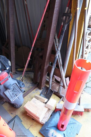 Div. Afskærmingsstolper, løfteåg m.m.