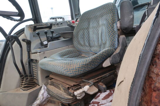 Traktor VALMET T 888/2 med kran HIAB 111 b-3 hiduo