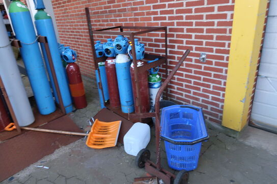 2 stk. opbevaring til gasflasker (gasflasker medfølger ikke)