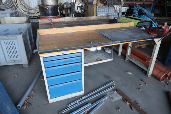 Arbejdsbord med skruestik