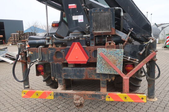 Traktor VALMET T 888/2 med kran HIAB 111 b-3 hiduo
