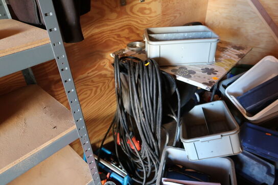 Div. Plastikkasser, forlængerledning m.m.