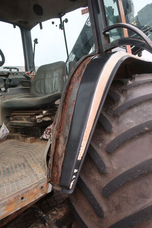 Traktor VALMET T 888/2 med kran HIAB 111 b-3 hiduo