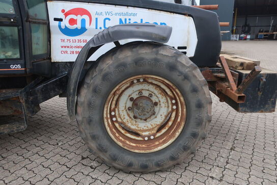 Traktor VALMET T 888/2 med kran HIAB 111 b-3 hiduo