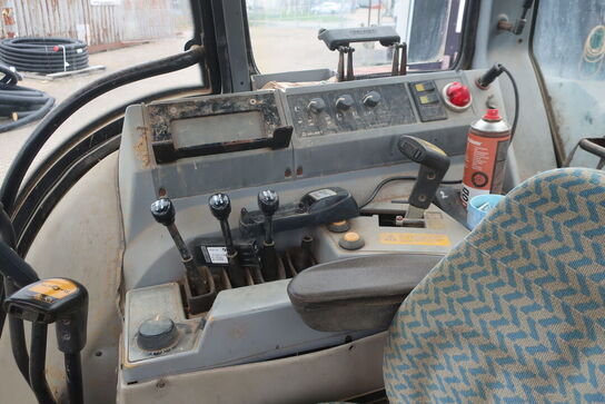 Traktor VALMET T 888/2 med kran HIAB 111 b-3 hiduo