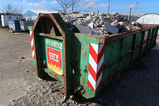 Affaldscontainer med indhold