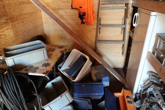 Div. Plastikkasser, forlængerledning m.m.