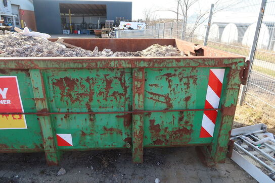 Affaldscontainer med indhold