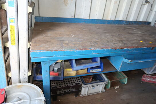 Arbejdsbord med skruestik