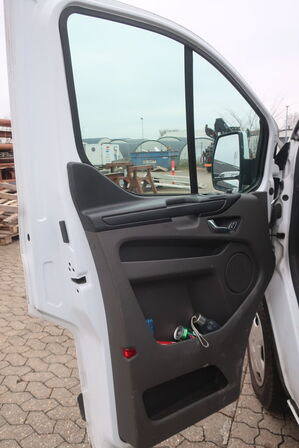 Varebil FORD Transit Custom Van 2.0tdci - Fwd (130 Hk) Kassevogn Fwd M6