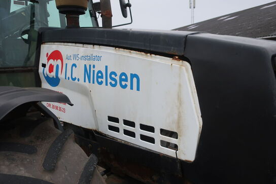 Traktor VALMET T 888/2 med kran HIAB 111 b-3 hiduo