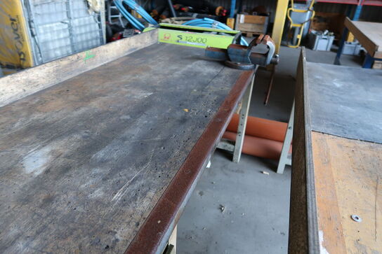 Arbejdsbord med skruestik