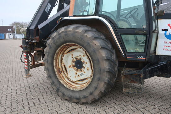 Traktor VALMET T 888/2 med kran HIAB 111 b-3 hiduo