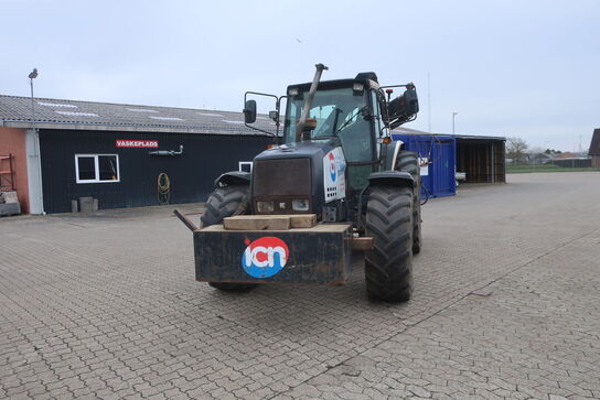 Traktor VALMET T 888/2 med kran HIAB 111 b-3 hiduo