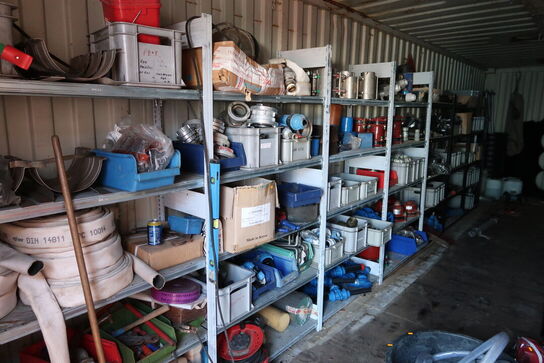 Lagerreoler med div. Varelager og reservedele