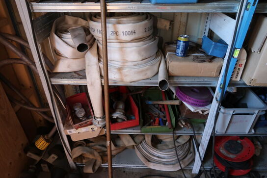 Lagerreoler med div. Varelager og reservedele