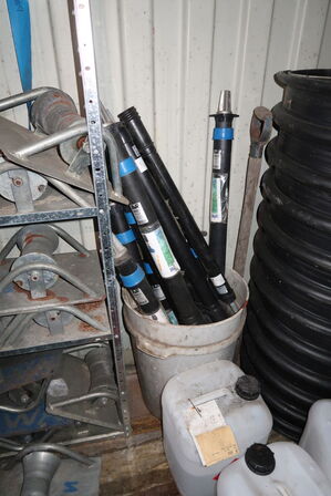 Spand med div. Teleskopudtræk AVR m.m.