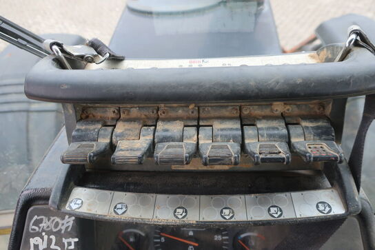 Traktor VALMET T 888/2 med kran HIAB 111 b-3 hiduo