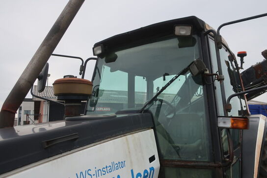 Traktor VALMET T 888/2 med kran HIAB 111 b-3 hiduo