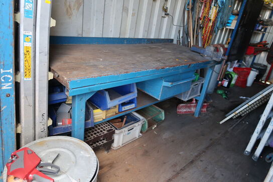 Arbejdsbord med skruestik