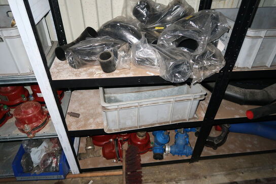 Lagerreoler med div. Varelager og reservedele