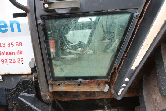 Traktor VALMET T 888/2 med kran HIAB 111 b-3 hiduo