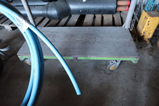 Skilt, sækkevogn samt vogn