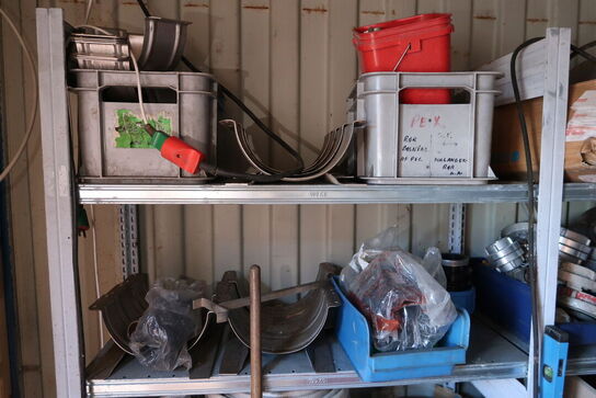 Lagerreoler med div. Varelager og reservedele