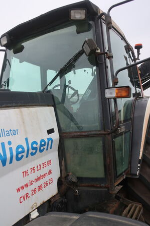 Traktor VALMET T 888/2 med kran HIAB 111 b-3 hiduo
