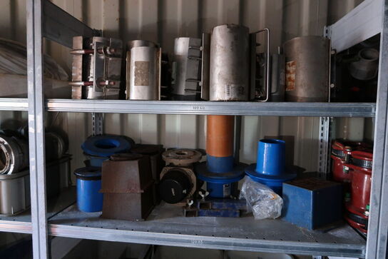 Lagerreoler med div. Varelager og reservedele