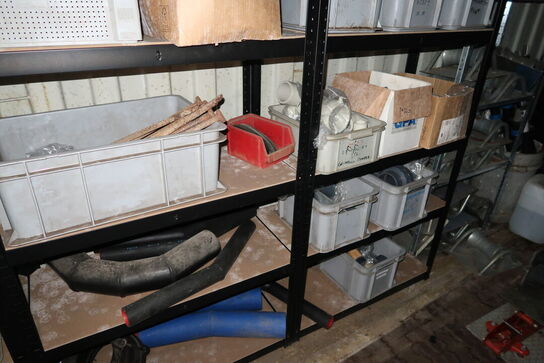 Lagerreoler med div. Varelager og reservedele