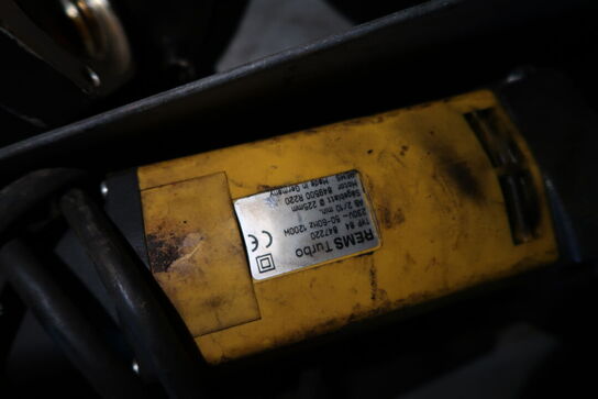 Kasse med div. Værktøj bl.a. afkorter REMS Turbo