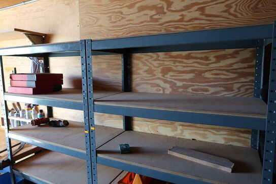 2 stk. lagerreoler med indhold