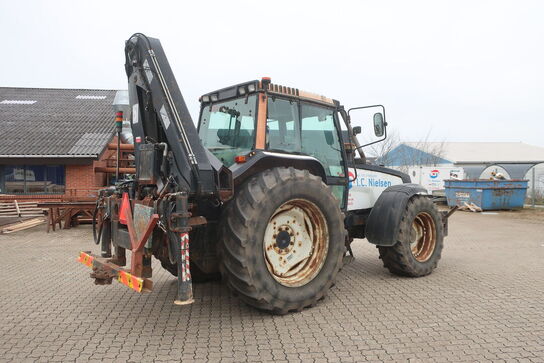 Traktor VALMET T 888/2 med kran HIAB 111 b-3 hiduo