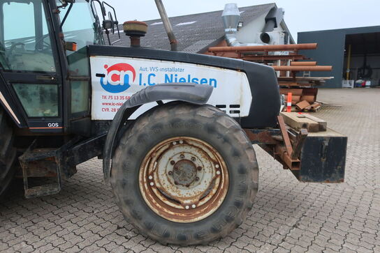 Traktor VALMET T 888/2 med kran HIAB 111 b-3 hiduo