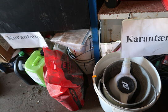 2 fag lagerreoler med div. Værktøj og varelager