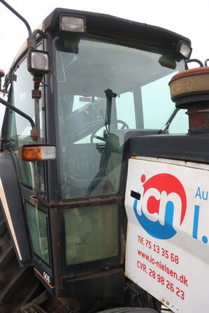 Traktor VALMET T 888/2 med kran HIAB 111 b-3 hiduo