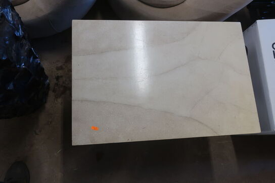 Sofabord  med indhold