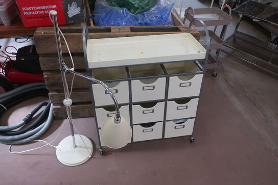 Rullevogn med skuffer + Gulvlampe