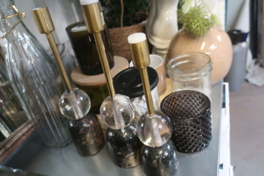 Blandet Lot: Vaser, Lysestager, Kunstige planter m.m.