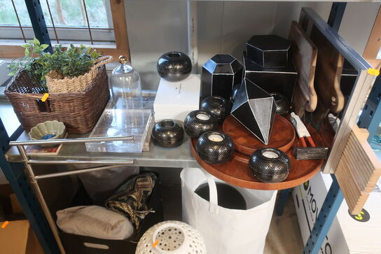 Stort Blandet Lot med  Krukker, Kunstig Planter,  Lysestager, Bøger 