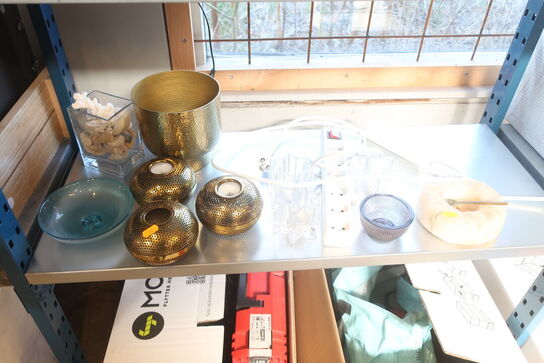 Stort Blandet Lot med  Krukker, Kunstig Planter,  Lysestager, Bøger 