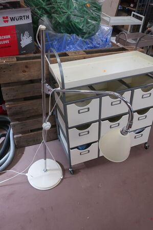 Rullevogn med skuffer + Gulvlampe