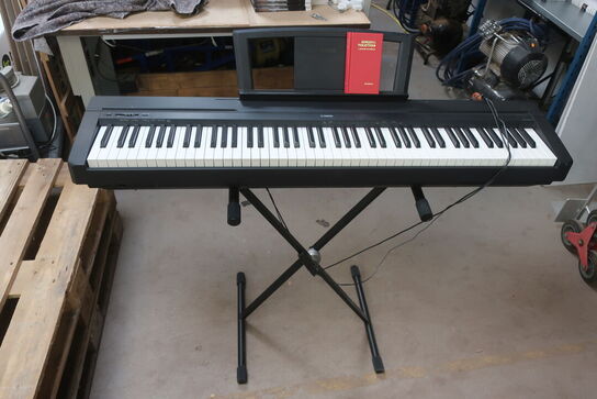 DigItal piano YAMAHA P-35 med stativ