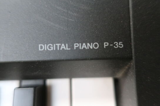 DigItal piano YAMAHA P-35 med stativ