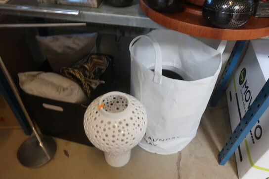 Stort Blandet Lot med  Krukker, Kunstig Planter,  Lysestager, Bøger 