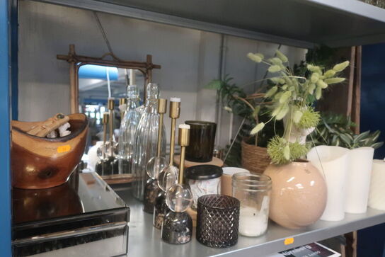 Blandet Lot: Vaser, Lysestager, Kunstige planter m.m.