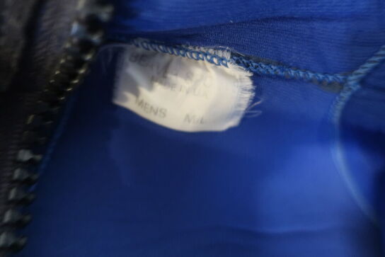 4 Stk. Flydeveste + 2 Stk Vådedragter BEAVER